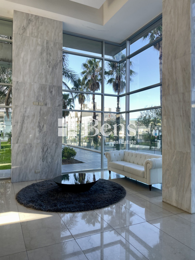 Apartamento ID.539 - Venta con Renta Apartamento Tres Dormitorios Buceo Garaje y Box