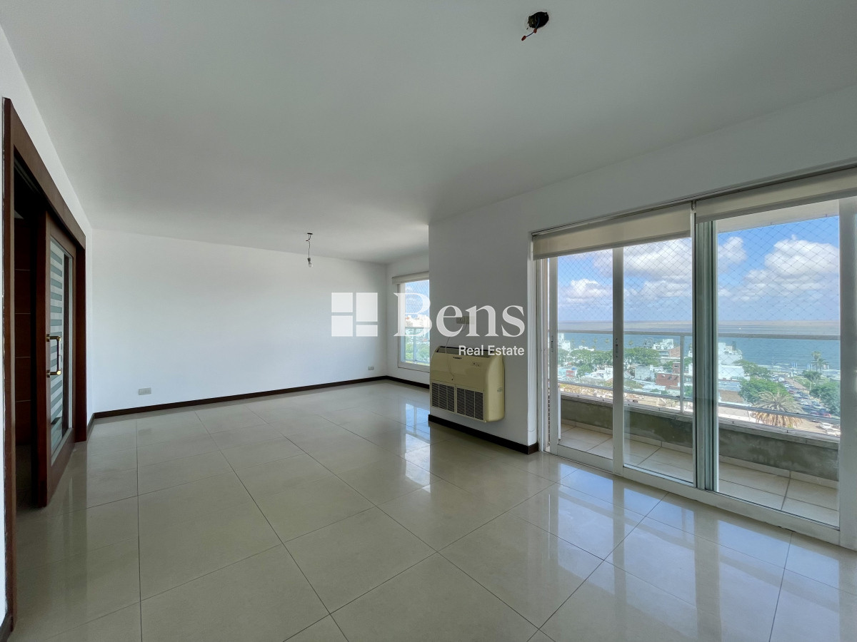 Apartamento ID.539 - Venta con Renta Apartamento Tres Dormitorios Buceo Garaje y Box