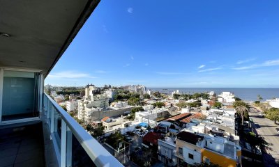 Venta con Renta Apartamento Tres Dormitorios Buceo Garaje y Box