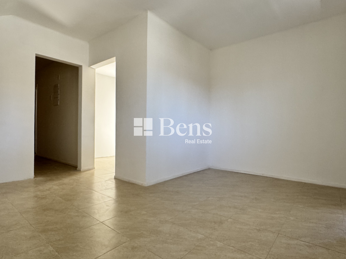 Casa ID.499 - ALQUILER - CASA A ESTRENAR - AL FRENTE CON JARDÍN Y PATIO - COCHERA PARA DOS AUTOS