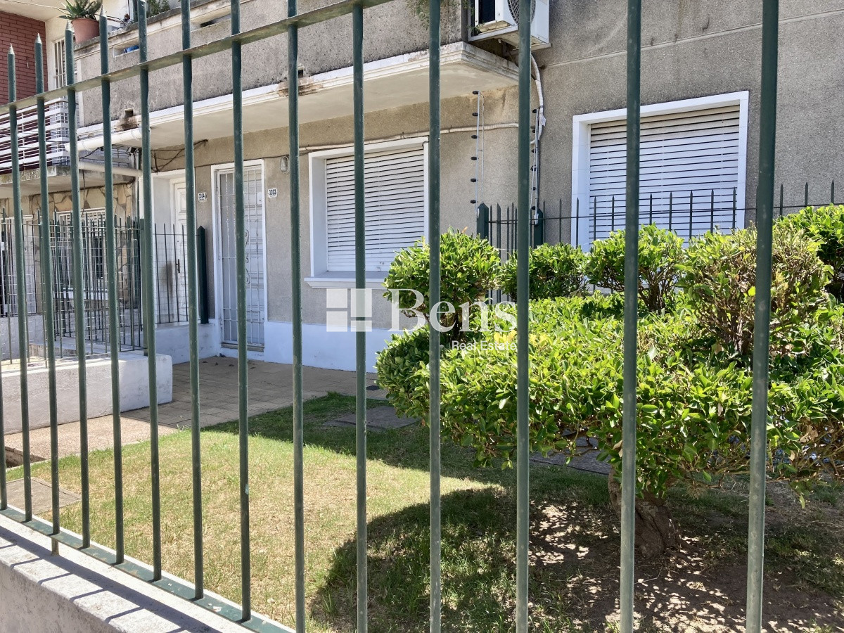 Casa ID.10 - VENTA - CASA DOS DORMITORIOS CON JARDIN Y GARAGE - LAS ACACIAS