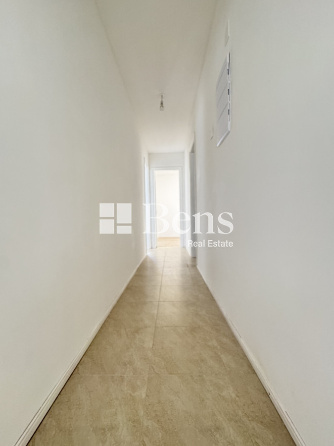 Casa ID.499 - ALQUILER - CASA A ESTRENAR - AL FRENTE CON JARDÍN Y PATIO - COCHERA PARA DOS AUTOS