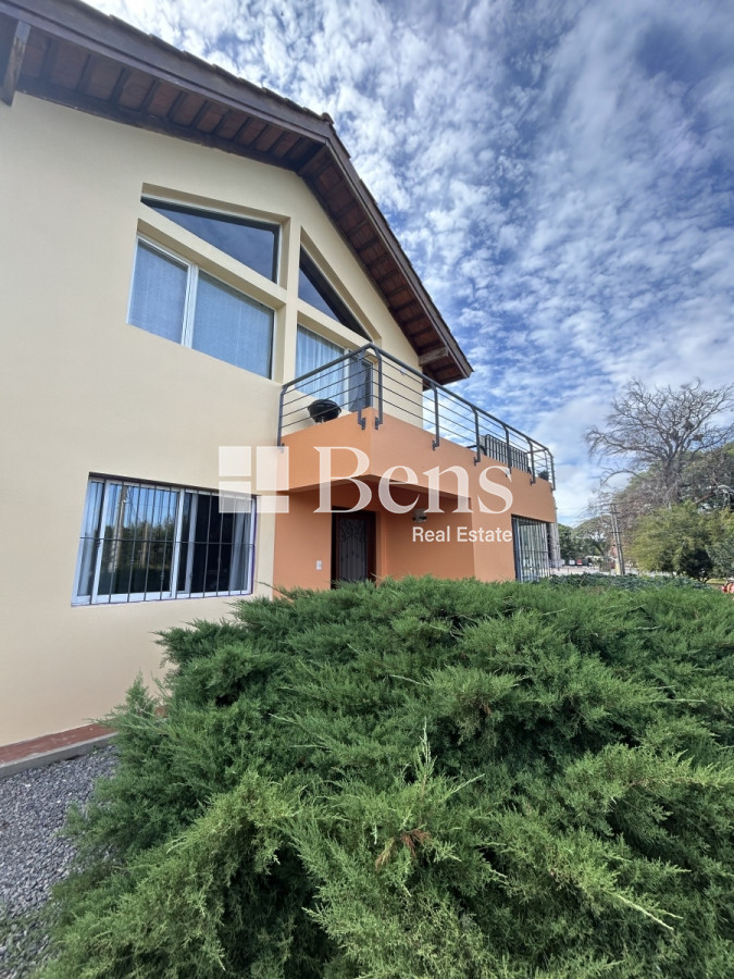 Casa ID.493 - VENTA - CASA AMPLIOS DORMITORIOS - BALCÓN - PARQUE Y BARBACOA -REAL DE SAN CARLOS - COLONIA DEL SACRAMENTO