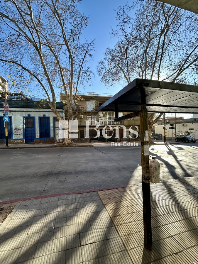 Casa ID.498 - VENTA – CASA DOS AMPLIOS DORMITORIOS – PATIO Y AZOTEA - POCITOS