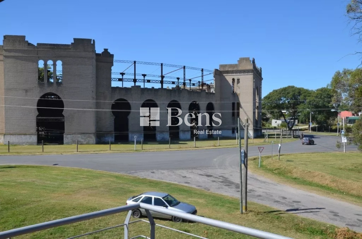 Casa ID.494 - VENTA – CASA AMPLIOS DORMITORIOS – BALCÓN - PARQUE Y BARBACOA -REAL DE SAN CARLOS - COLONIA DEL SACRAMENTO