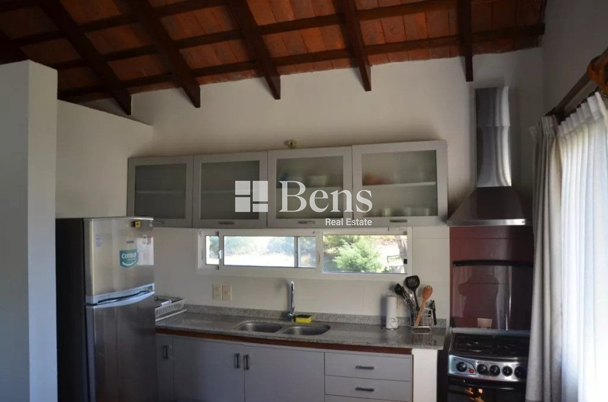 Casa ID.493 - VENTA - CASA AMPLIOS DORMITORIOS - BALCÓN - PARQUE Y BARBACOA -REAL DE SAN CARLOS - COLONIA DEL SACRAMENTO