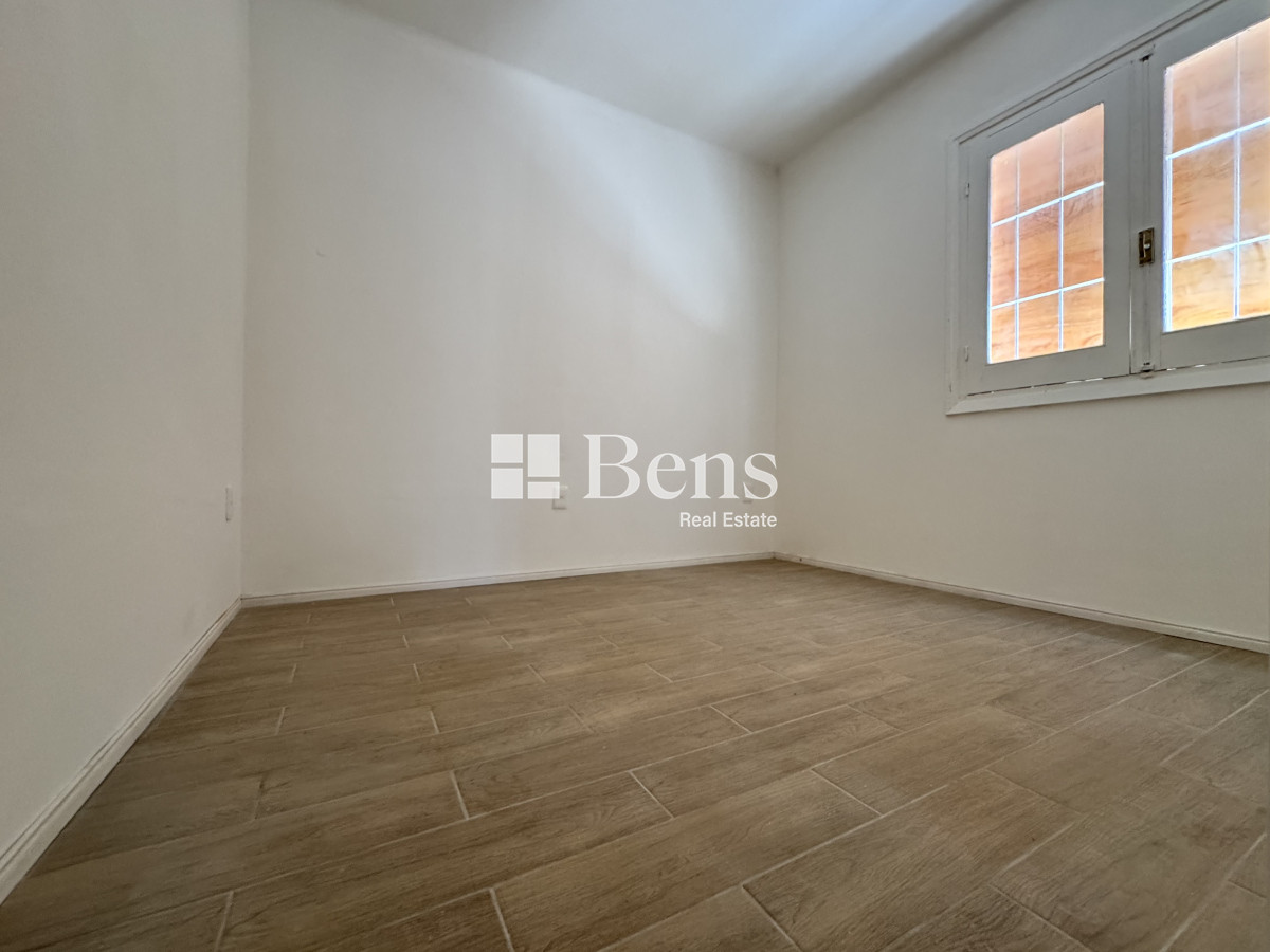 Casa ID.499 - ALQUILER - CASA A ESTRENAR - AL FRENTE CON JARDÍN Y PATIO - COCHERA PARA DOS AUTOS