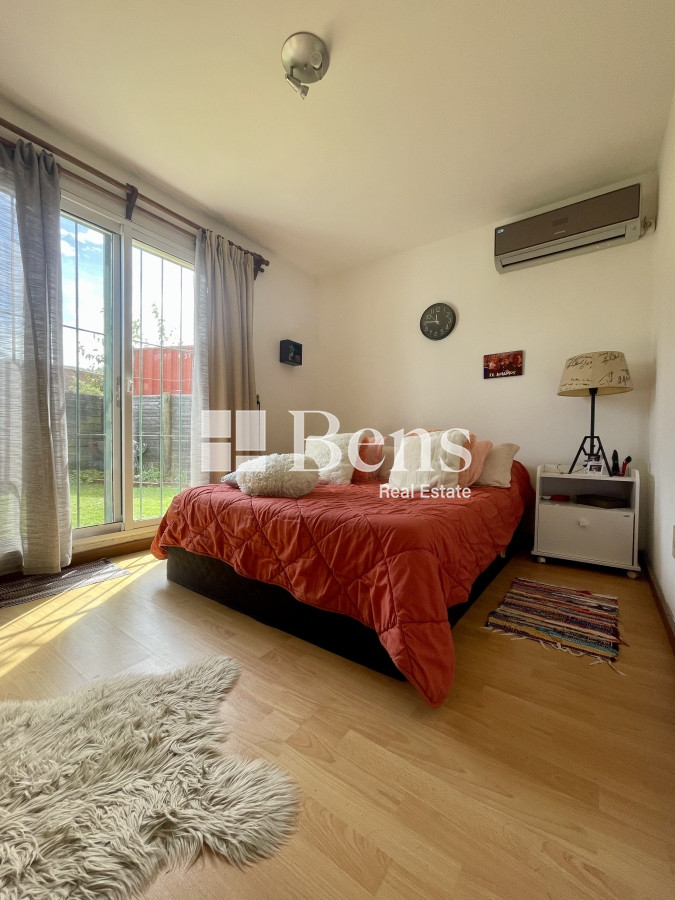 Casa ID.494 - VENTA – CASA AMPLIOS DORMITORIOS – BALCÓN - PARQUE Y BARBACOA -REAL DE SAN CARLOS - COLONIA DEL SACRAMENTO