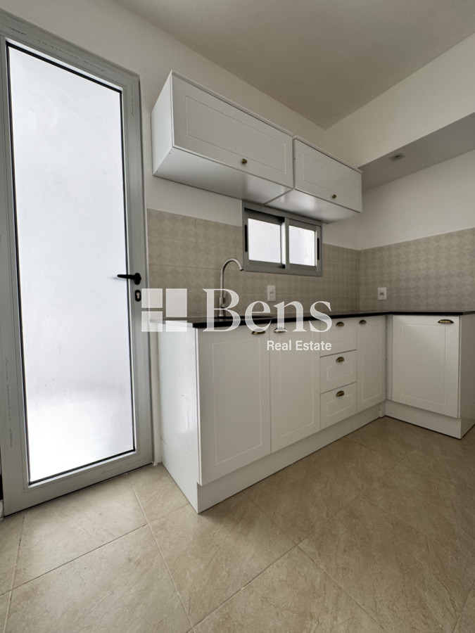 Casa ID.499 - ALQUILER - CASA A ESTRENAR - AL FRENTE CON JARDÍN Y PATIO - COCHERA PARA DOS AUTOS