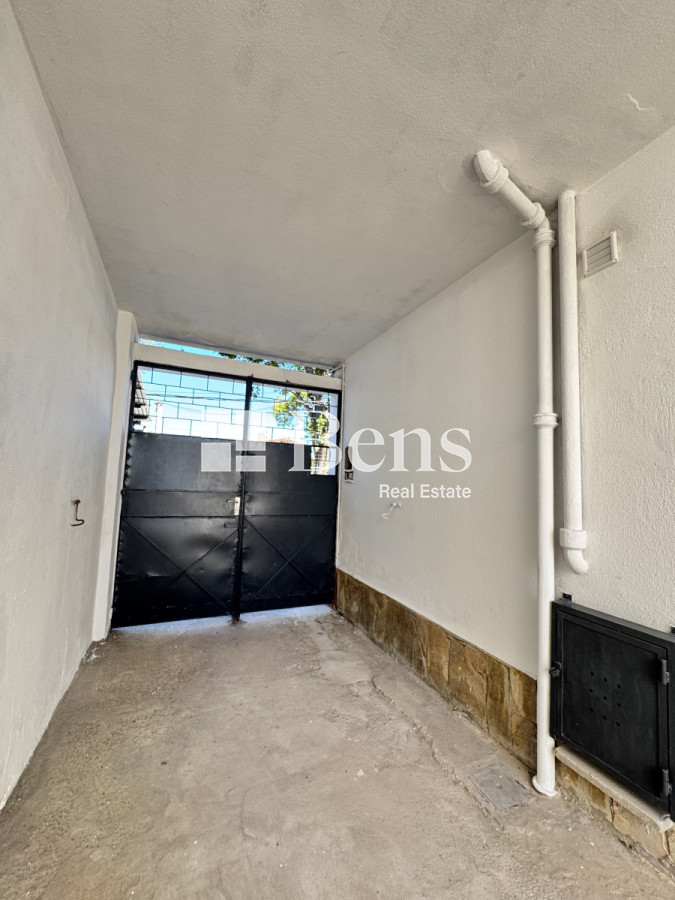 Casa ID.499 - ALQUILER - CASA A ESTRENAR - AL FRENTE CON JARDÍN Y PATIO - COCHERA PARA DOS AUTOS