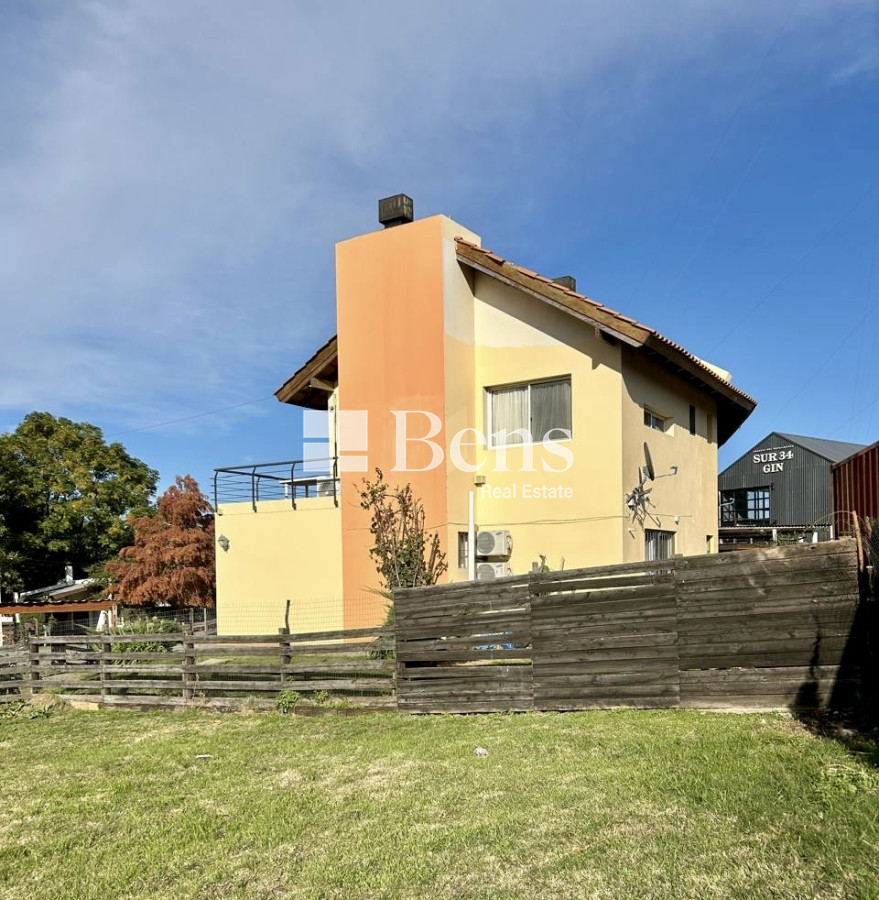 Casa ID.494 - VENTA – CASA AMPLIOS DORMITORIOS – BALCÓN - PARQUE Y BARBACOA -REAL DE SAN CARLOS - COLONIA DEL SACRAMENTO