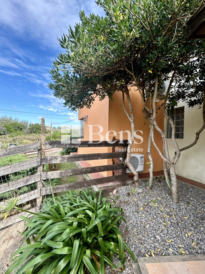 Casa ID.494 - VENTA – CASA AMPLIOS DORMITORIOS – BALCÓN - PARQUE Y BARBACOA -REAL DE SAN CARLOS - COLONIA DEL SACRAMENTO