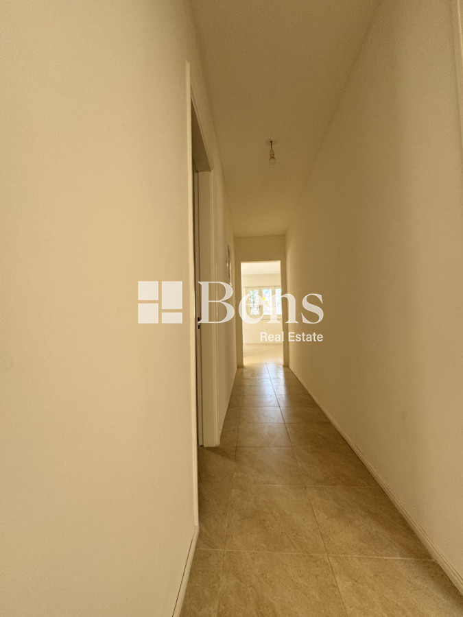 Casa ID.499 - ALQUILER - CASA A ESTRENAR - AL FRENTE CON JARDÍN Y PATIO - COCHERA PARA DOS AUTOS