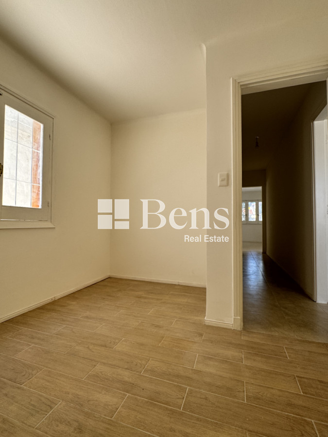 Casa ID.499 - ALQUILER - CASA A ESTRENAR - AL FRENTE CON JARDÍN Y PATIO - COCHERA PARA DOS AUTOS