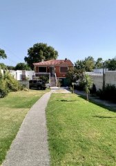 VENTA - CASA 3 DORMITORIOS - JARDIN Y GARAGE - COLON