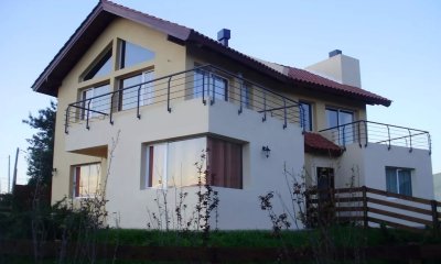 VENTA ? CASA AMPLIOS DORMITORIOS ? BALCÓN - PARQUE Y BARBACOA -REAL DE SAN CARLOS - COLONIA DEL SACRAMENTO