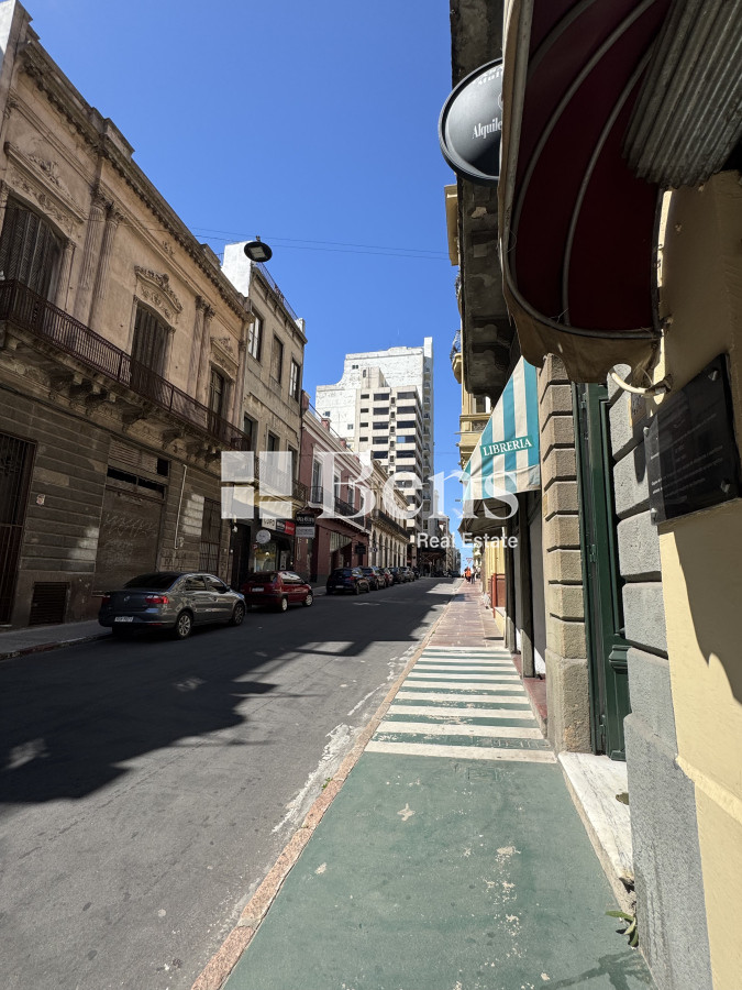 Oficina ID.513 - ALQUILER - OFICINA - IMPECABLE - CIUDAD VIEJA - MONTEVIDEO