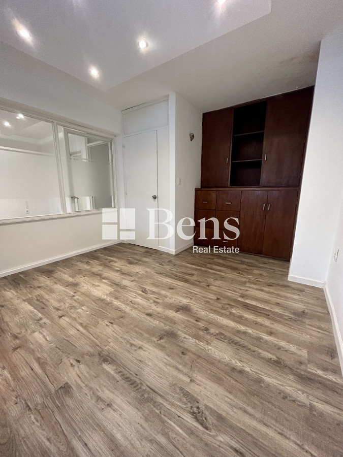 Oficina ID.375 - VENTA - OFICINA IMPECABLE ESTADO - CENTRO - MONTEVIDEO - ACEPTA PERMUTA 