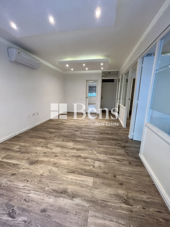 Oficina ID.375 - VENTA - OFICINA IMPECABLE ESTADO - CENTRO - MONTEVIDEO - ACEPTA PERMUTA 