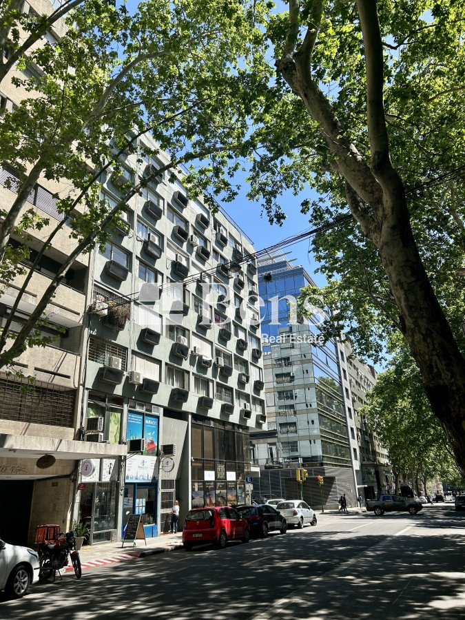 Oficina ID.375 - VENTA - OFICINA IMPECABLE ESTADO - CENTRO - MONTEVIDEO - ACEPTA PERMUTA 