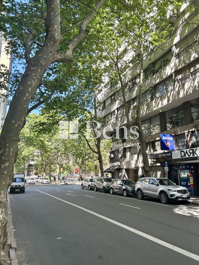 Oficina ID.375 - VENTA - OFICINA IMPECABLE ESTADO - CENTRO - MONTEVIDEO - ACEPTA PERMUTA 