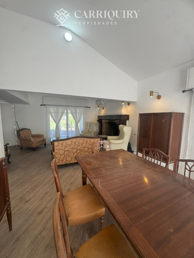 Casa ID.10664/Venta-casa-5-dormitorios.-Montoya,-La-barra.- - Residencia clásica con 5 dormitorios y jardín amplio, a metros del mar