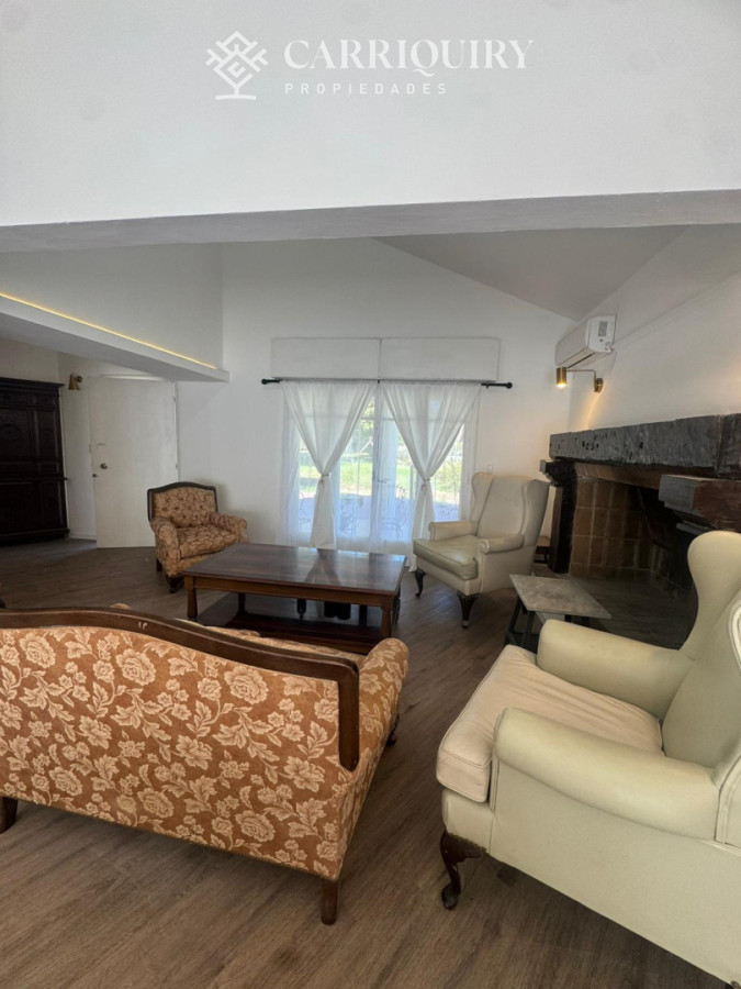Casa ID.10664/Venta-casa-5-dormitorios.-Montoya,-La-barra.- - Residencia clásica con 5 dormitorios y jardín amplio, a metros del mar