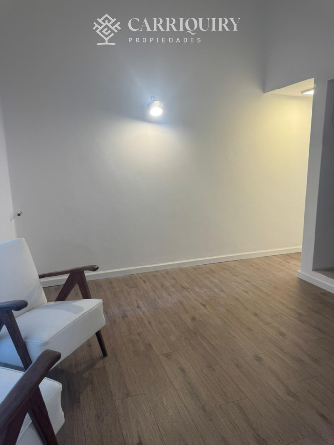 Casa ID.10664/Venta-casa-5-dormitorios.-Montoya,-La-barra.- - Residencia clásica con 5 dormitorios y jardín amplio, a metros del mar