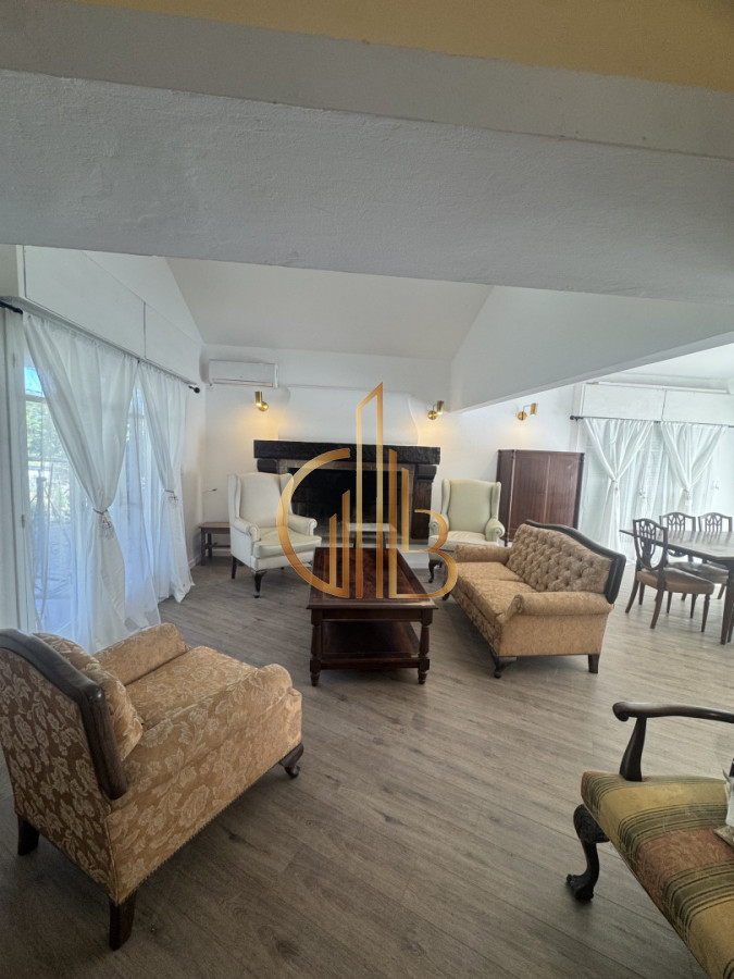 Casa ID.1 - Residencia clásica con 5 dormitorios y jardín amplio, a metros del mar