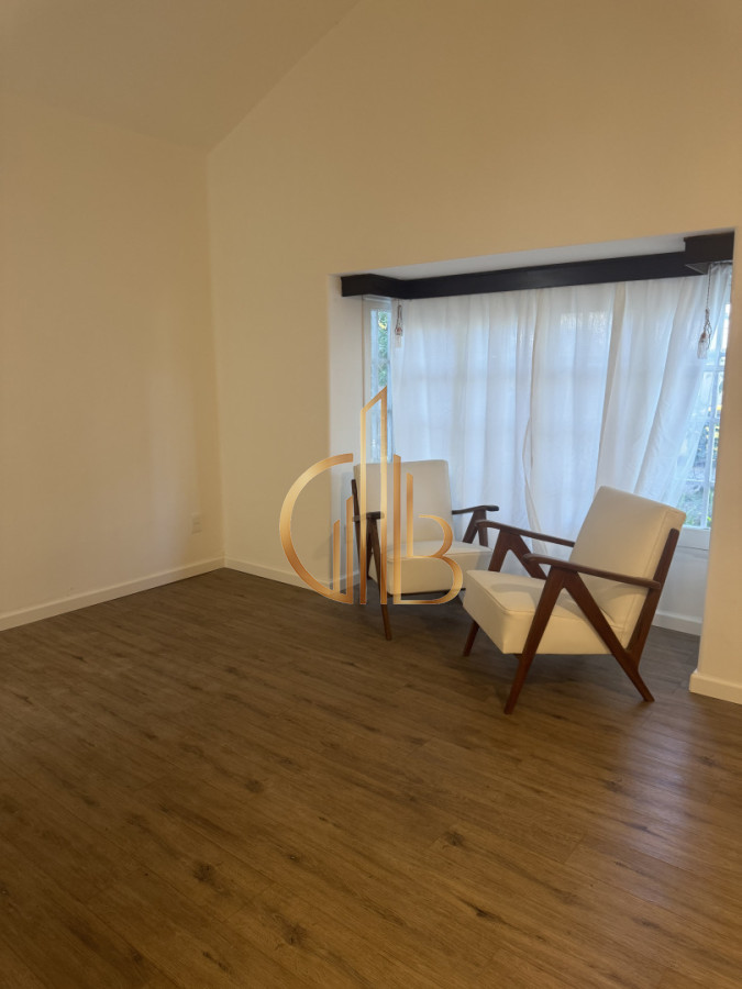 Casa ID.1 - Residencia clásica con 5 dormitorios y jardín amplio, a metros del mar