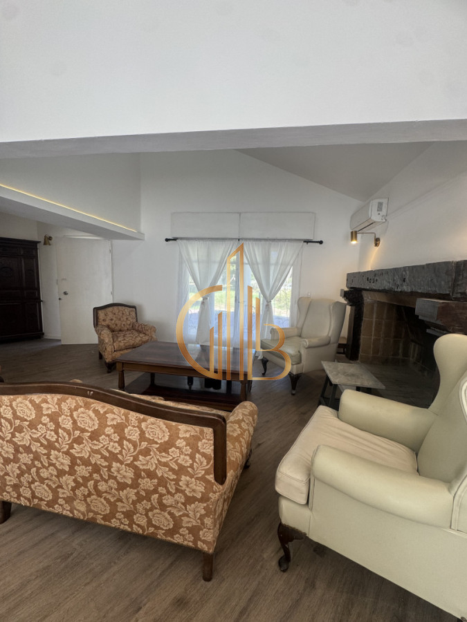Casa ID.1 - Residencia clásica con 5 dormitorios y jardín amplio, a metros del mar