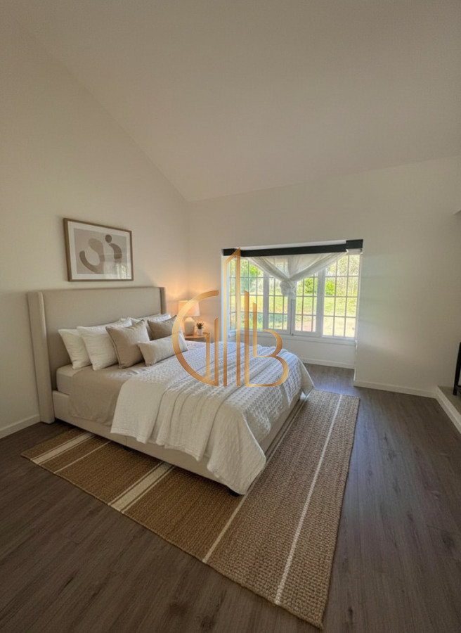 Casa ID.1 - Residencia clásica con 5 dormitorios y jardín amplio, a metros del mar