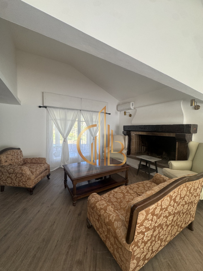 Casa ID.1 - Residencia clásica con 5 dormitorios y jardín amplio, a metros del mar