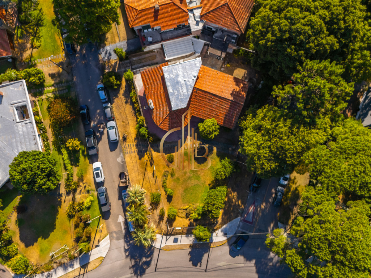 Casa ID.1 - Residencia clásica con 5 dormitorios y jardín amplio, a metros del mar