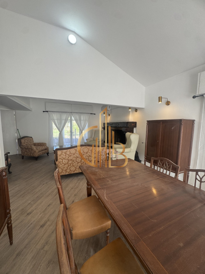 Casa ID.1 - Residencia clásica con 5 dormitorios y jardín amplio, a metros del mar