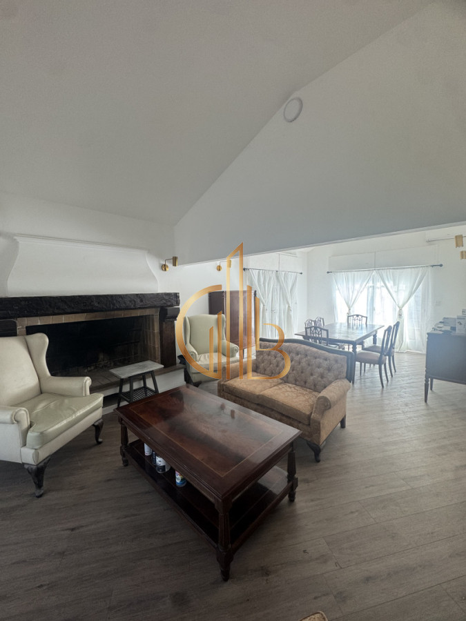 Casa ID.1 - Residencia clásica con 5 dormitorios y jardín amplio, a metros del mar