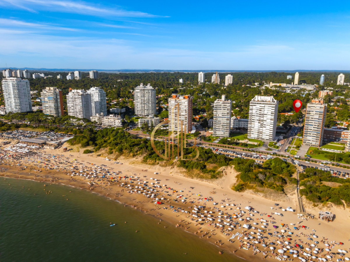 Casa ID.1 - Residencia clásica con 5 dormitorios y jardín amplio, a metros del mar