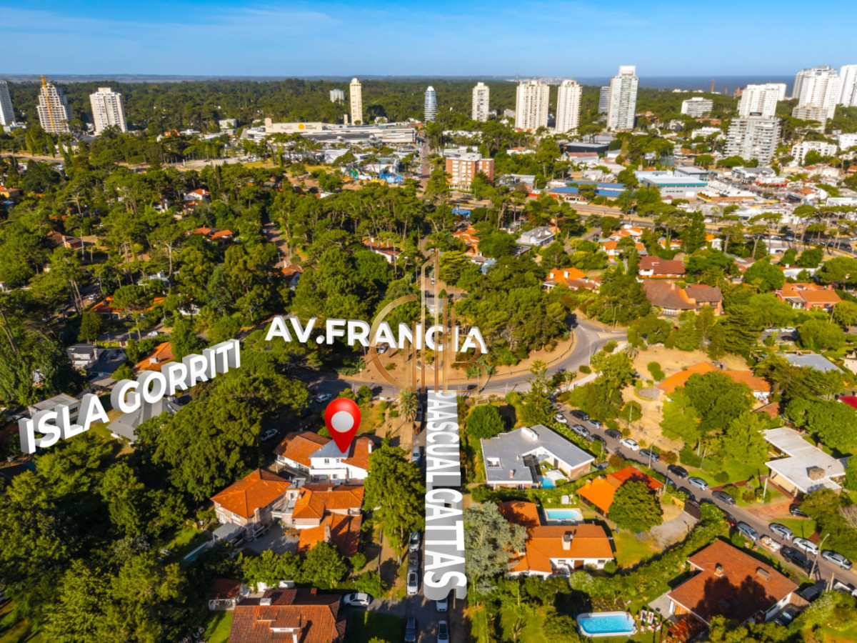 Casa ID.62 - Residencia clásica con 5 dormitorios y jardín amplio, a metros del mar