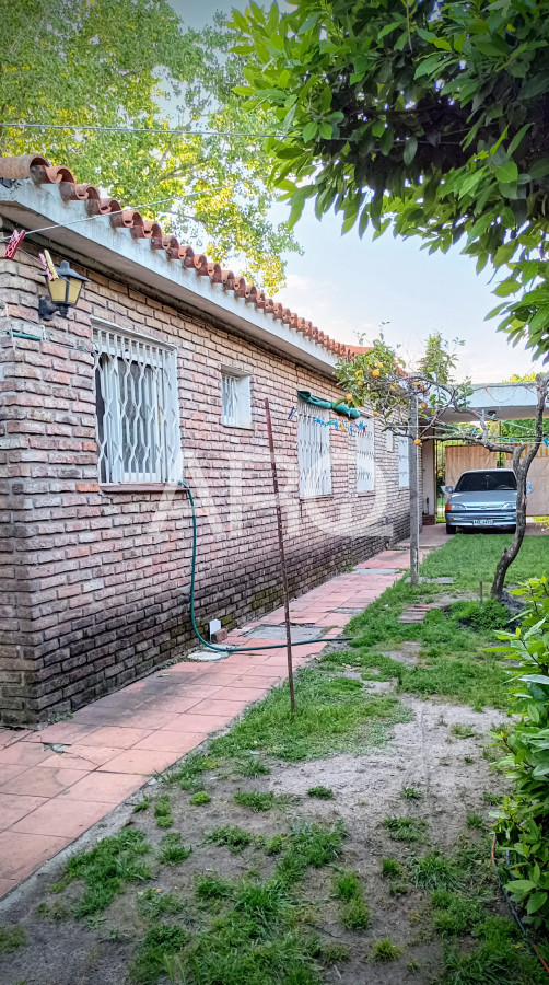 Casa ID.399 - Shangrila Sur 3 dormitorios 2 baños