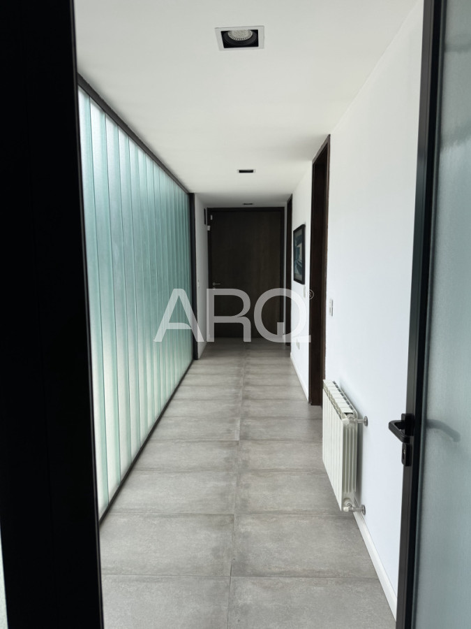 Casa ID.617 - Casa de 5 dormitorios y 5 baños en Chacras de la Villa, Villa Allende. Argentina