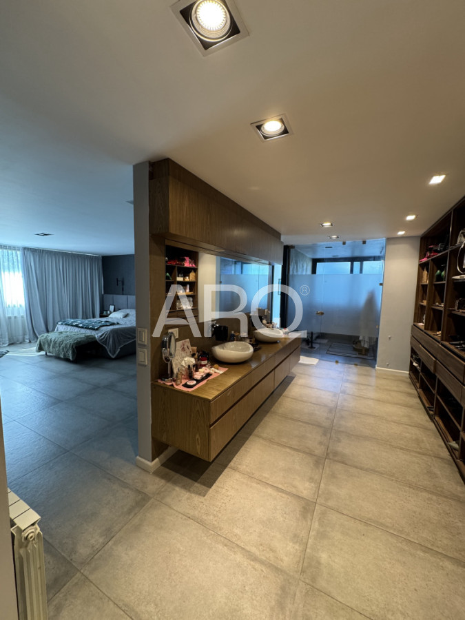 Casa ID.617 - Casa de 5 dormitorios y 5 baños en Chacras de la Villa, Villa Allende. Argentina