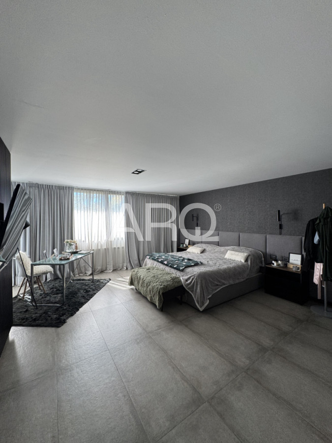 Casa ID.617 - Casa de 5 dormitorios y 5 baños en Chacras de la Villa, Villa Allende. Argentina