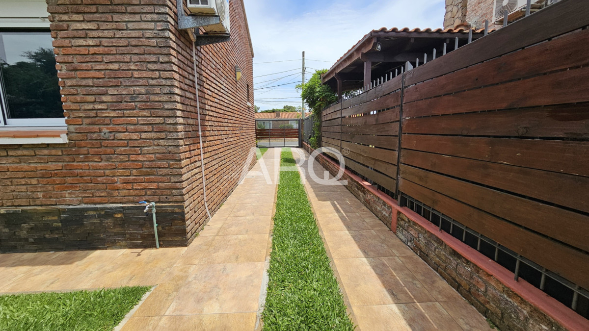 Casa ID.564 - 3 dormitorios y 2 baños en San José de Carrasco