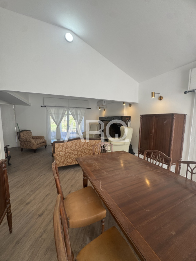 Casa ID.527 - Residencia clásica con 5 dormitorios y jardín amplio, a metros del mar