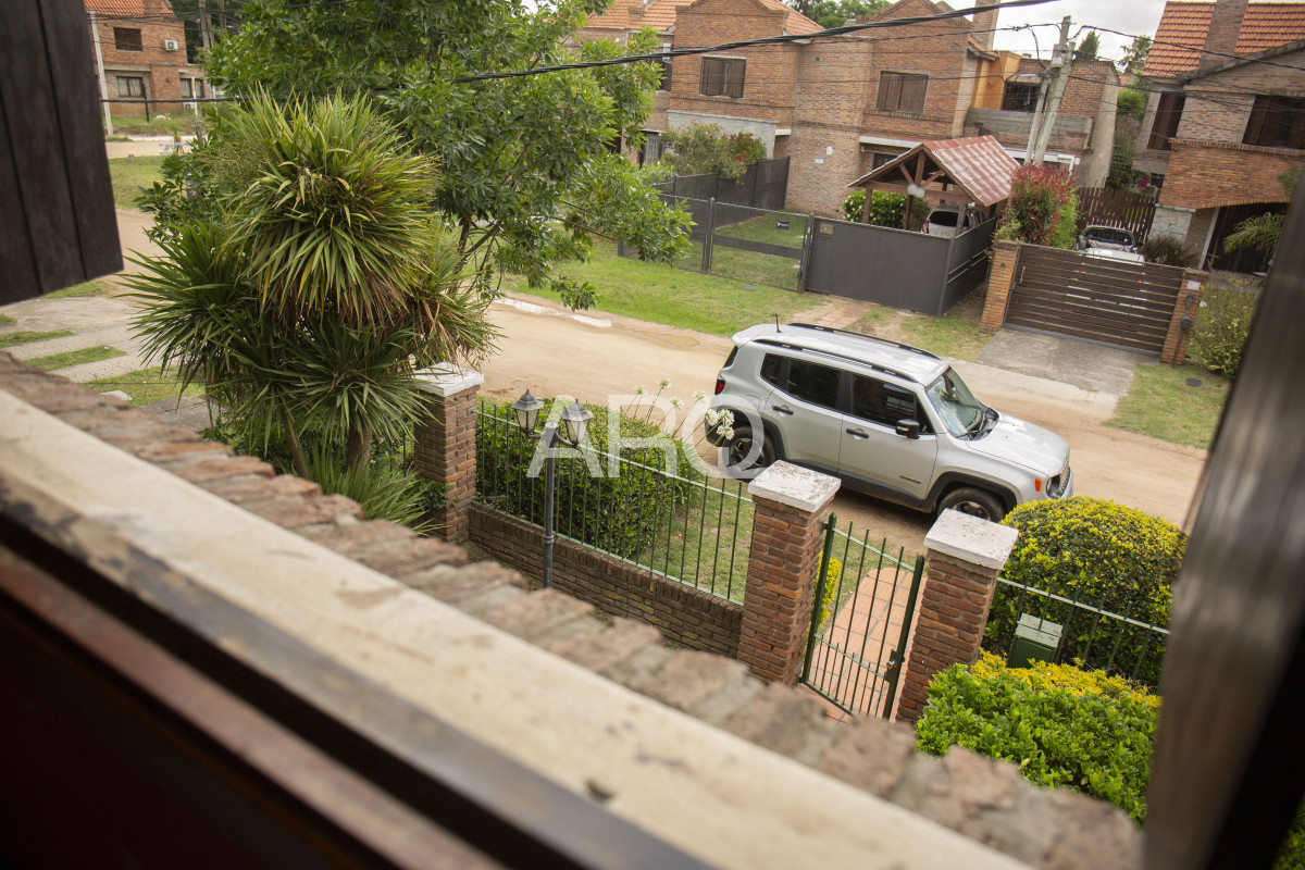 Casa ID.414 - 4 Dormitorios 3 Baños, El pinar Viva el Sueño: La Casa Ideal para su Familia en un Entorno Seguro y Acogedor