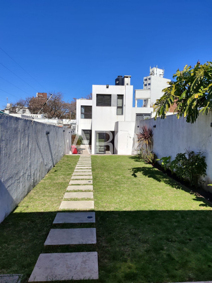 Casa ID.606 - 4 dormitorios y 4 baños en Pocitos