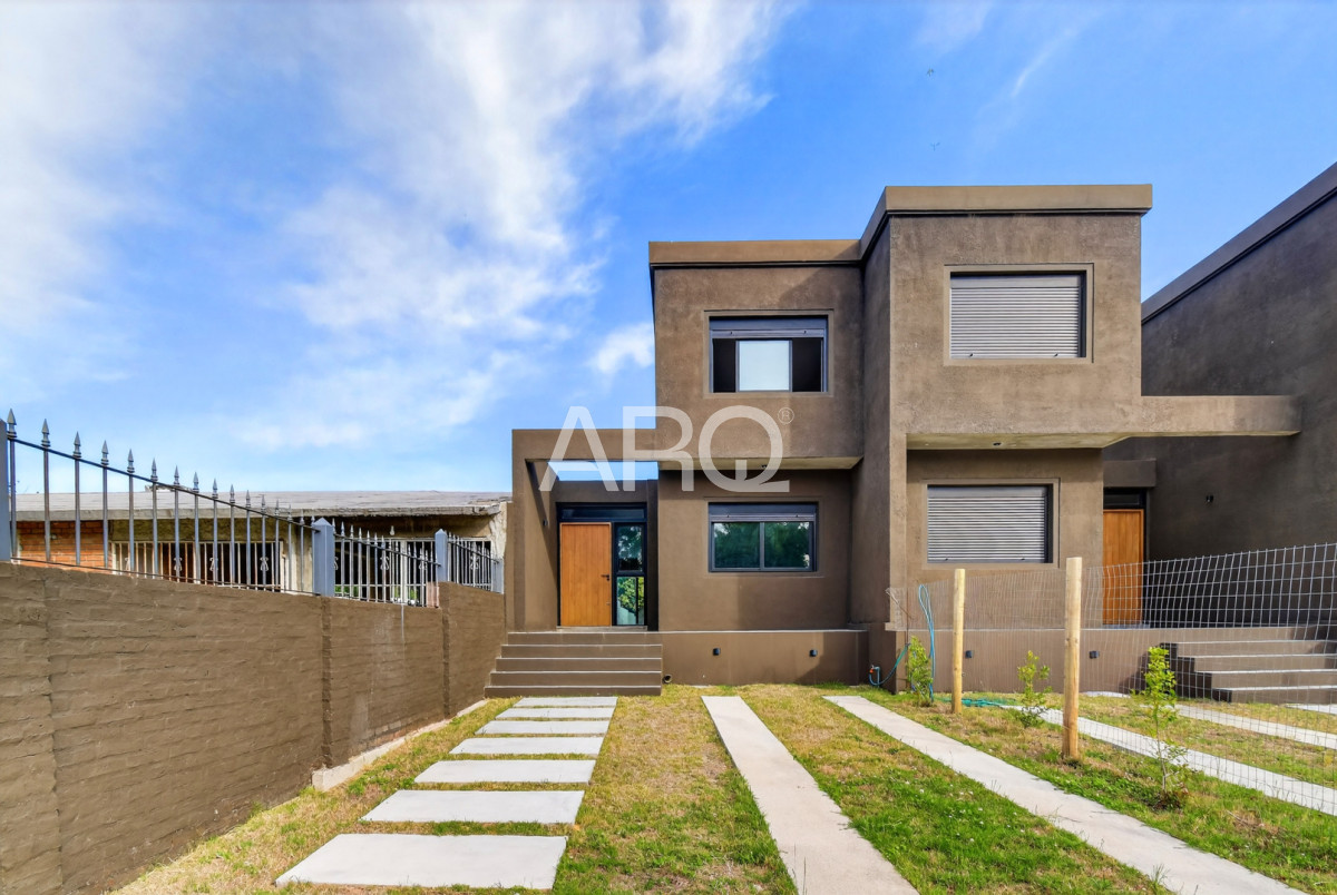 Casa ID.536 - 3 dormitorios en Parque de Solymar en PH