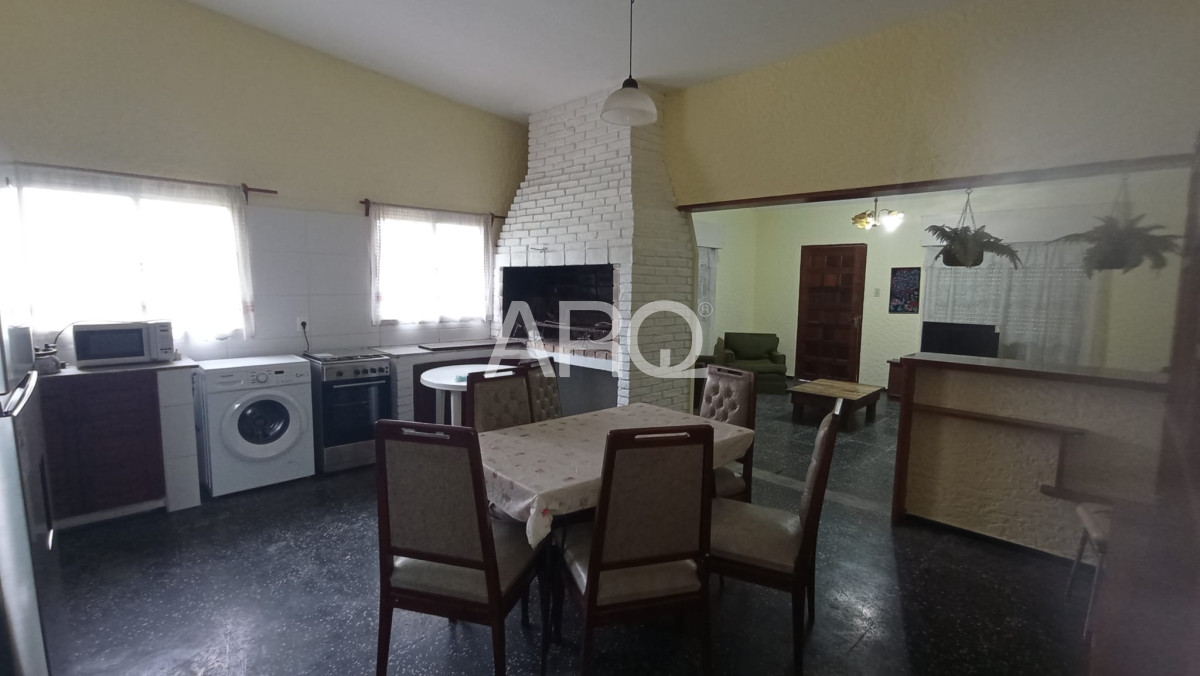 Casa ID.409 - Casa Tradicional en Piriápolis: Amplia, Cálida y Bien Ubicada