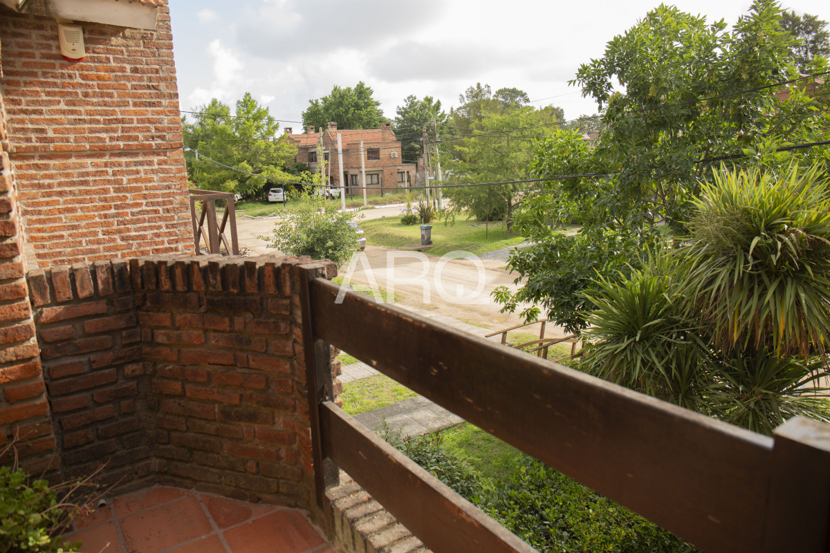 Casa ID.414 - 4 Dormitorios 3 Baños, El pinar Viva el Sueño: La Casa Ideal para su Familia en un Entorno Seguro y Acogedor