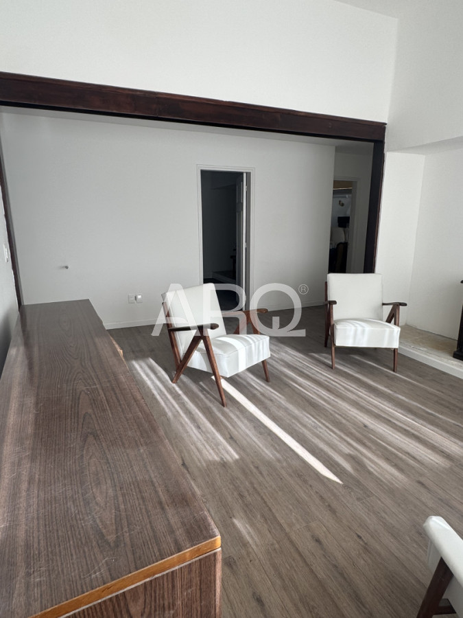 Casa ID.526 - Residencia clásica con 5 dormitorios y jardín amplio, a metros del mar